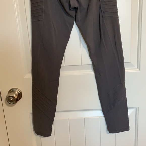 Athleta. Grey. Leggings. Workout. Gym - Picture 7 of 11